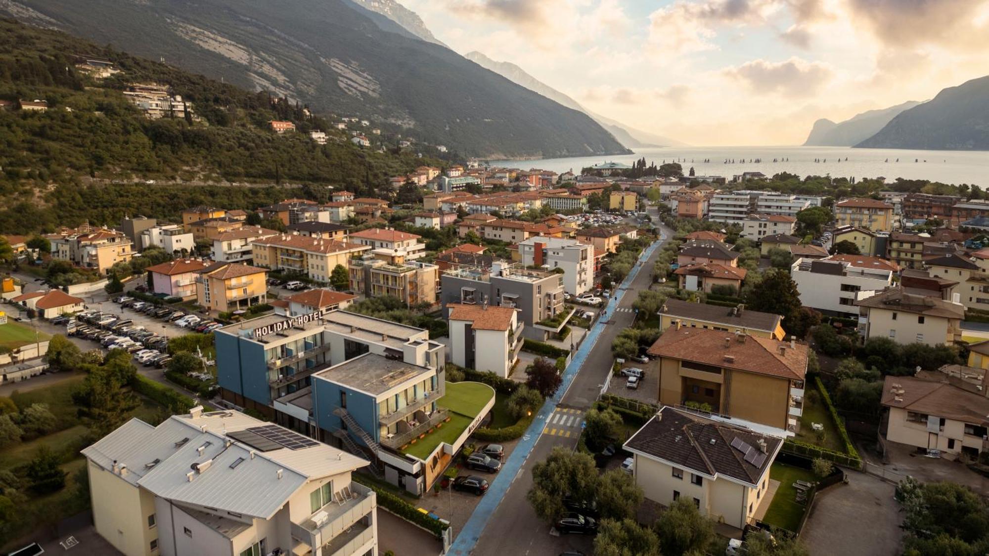 Hotel Holiday Sport & Relax Torbole Sul Garda Kültér fotó